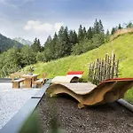 Zum Stubaier Gletscher - Wald *
