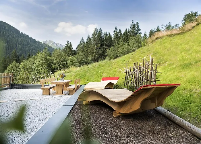 Zum Stubaier Gletscher - Wald *