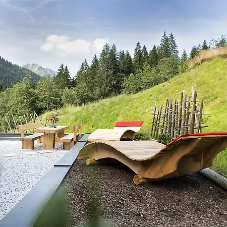 Zum Stubaier Gletscher - Wald *