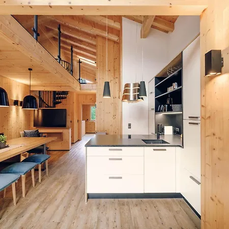 Zum Stubaier Gletscher - Wald *